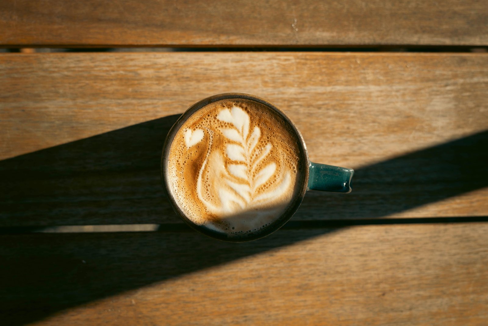 A minimalist coffee-themed high-resolution wallpaper, 30 of 63.